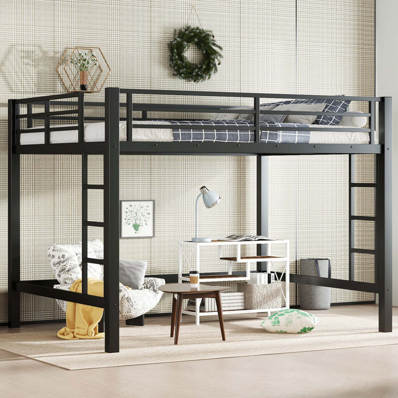 Grand lit mezzanine en métal avec échelle double, barrières de sécurité