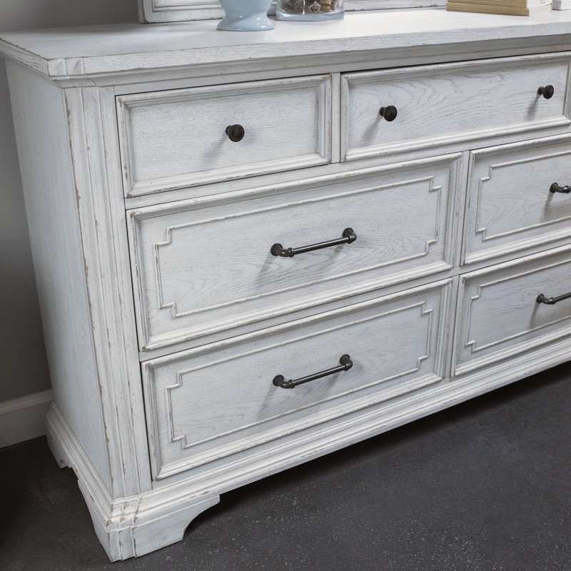Bred 7 - Drawer Dresser