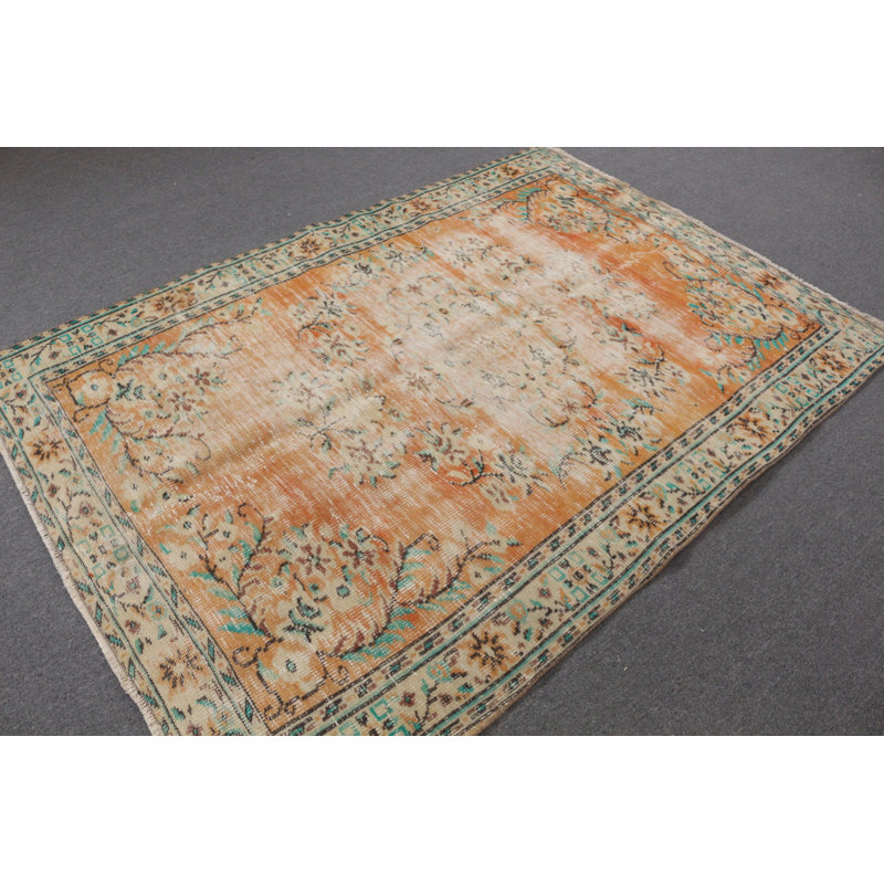 Explorez ce tapis rétro turc Oushak exquis idéal pour les espaces intérieurs et les salles à manger bohémiennes