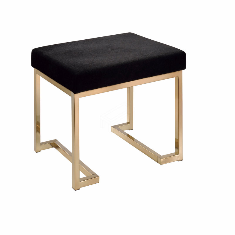 Repose-pieds en tissu et champagne