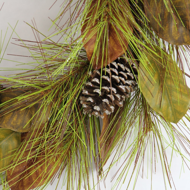 Couronne de noël en plastique 26 po magnolia feuilles et paillettes en pin