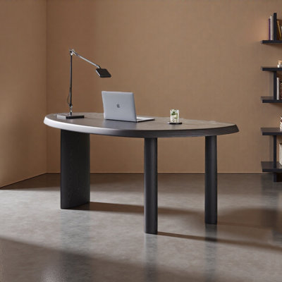 Bureau moderne en bois massif avec bordure ergonomique