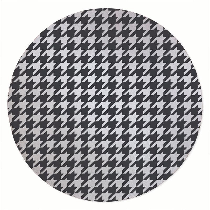 Send in the Hounds Outdoor Rug, Round 5'