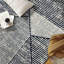 Tapis contemporain délavé à motif géométrique-490218700