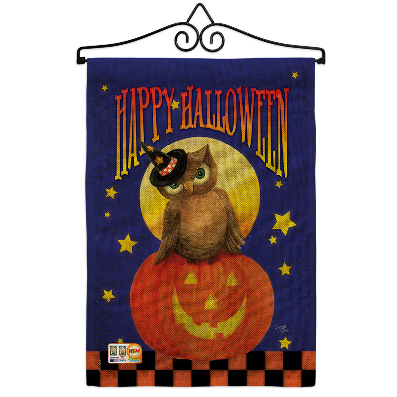 Hibou assis sur le jack-o-lantern en toile jute à 2 côtés 13 x 18,5 po drapeau de jardin