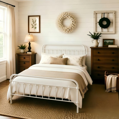 Colina Metal Bed