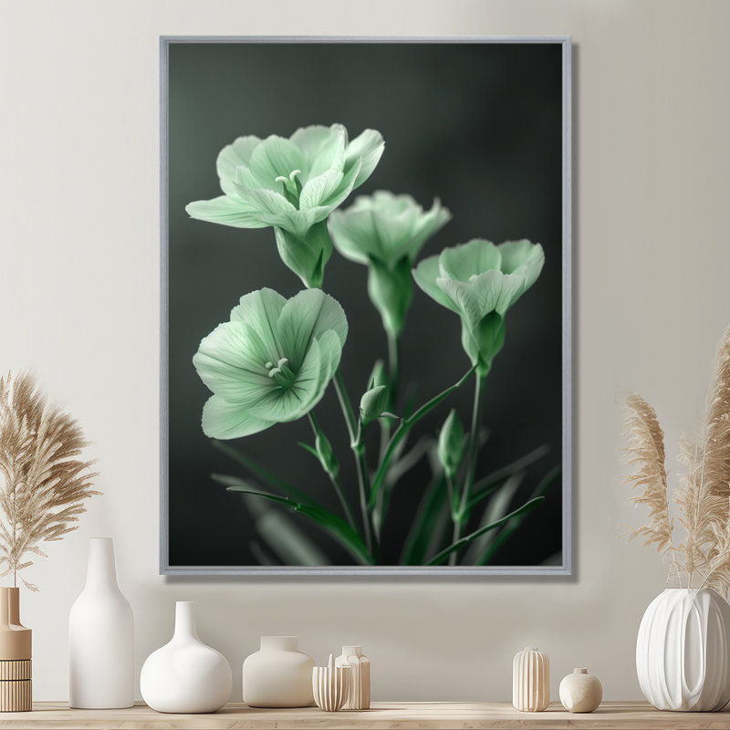 «Monocrhome Green Greey Romantic Carnations Glow», reproduction d'art mural, Toile argentée avec cadre flottant
