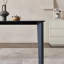 Simple table rectangulaire et chaise-109080143