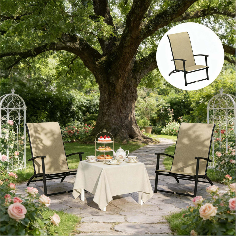 Ensemble de 2 chaises pliantes à haut dossier pour les repas en plein air avec filet respirant, structure résistante à la rouille et conception pliable compacte.