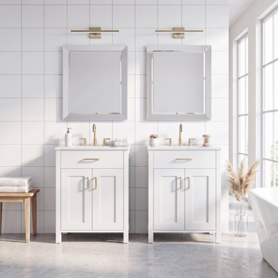 Meuble-lavabo standard autoportant de 122 cm (48 po) en bois massif et MDF, blanc, avec lavabo en céramique, tiroir à charnière, tiroirs à fermeture amortie et étagères à deux niveaux. Robinetterie non incluse.