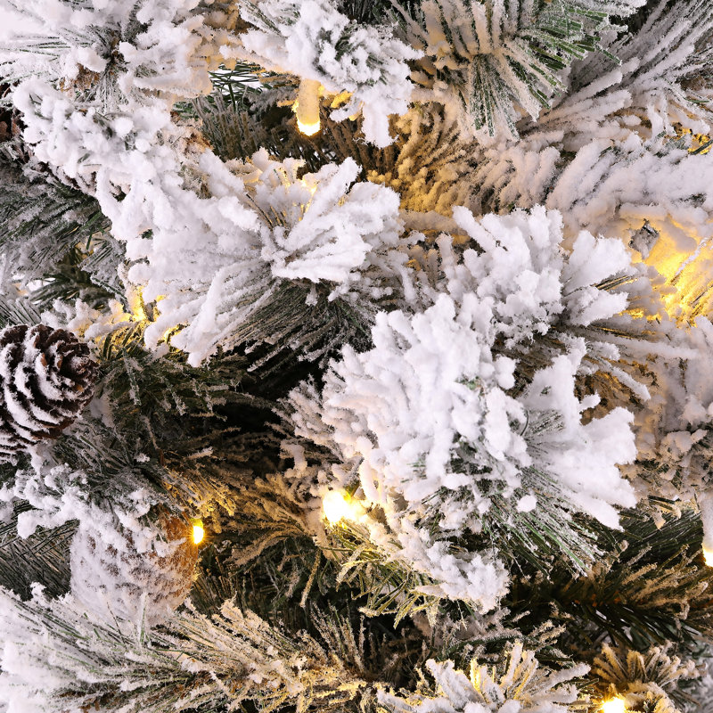 Arbre de Noël artificiel givré 7,5 pi avec pommes de pin pré-éclairées 7,5 pi