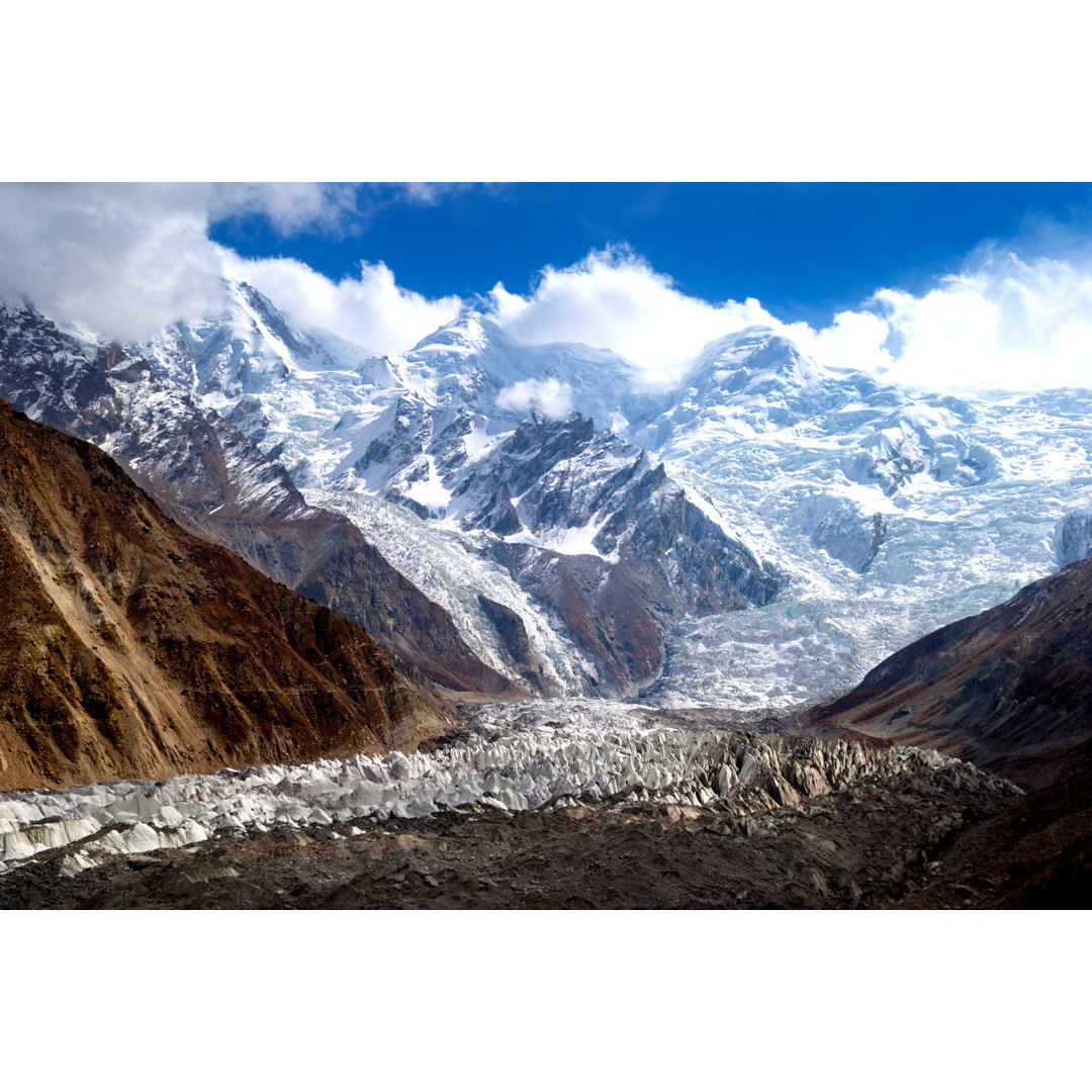 Karakorum Gebirge von Mantaphoto - Druck auf Leinwand ohne Rahmen