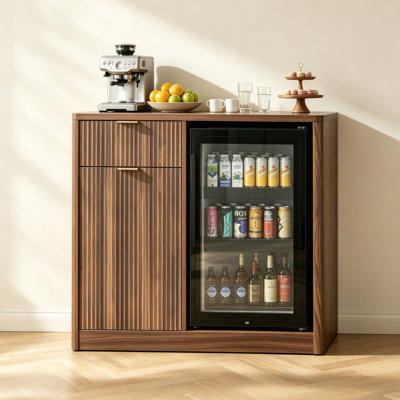 Armoire à café moderne cannelée de 39,4 po avec station de charge intégrée et mini-réfrigérateur