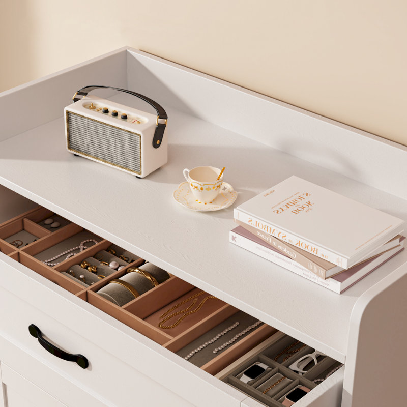 5 drawer dresser with Three-sided Guardrails for Display
