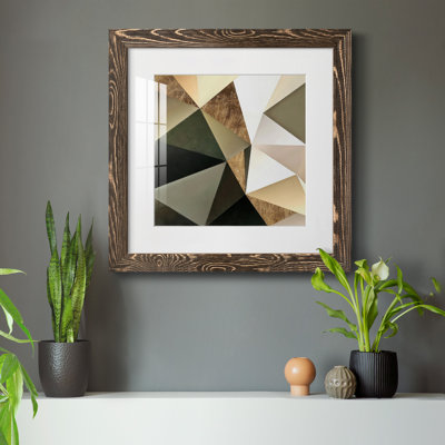 «Gold Polygon Wall I», reproduction encadrée de qualité supérieure - prête à être accrochée