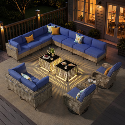 Ensemble de conversation modulaire pour patio en osier 15 pièces 15 pièces, mobilier de jardin 12 places avec tables basses à lumière DEL, chaises berçantes pivotantes, table d'appoint et coussins imperméables