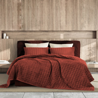 Wonderful Velvet 3-piece reversible quilt set