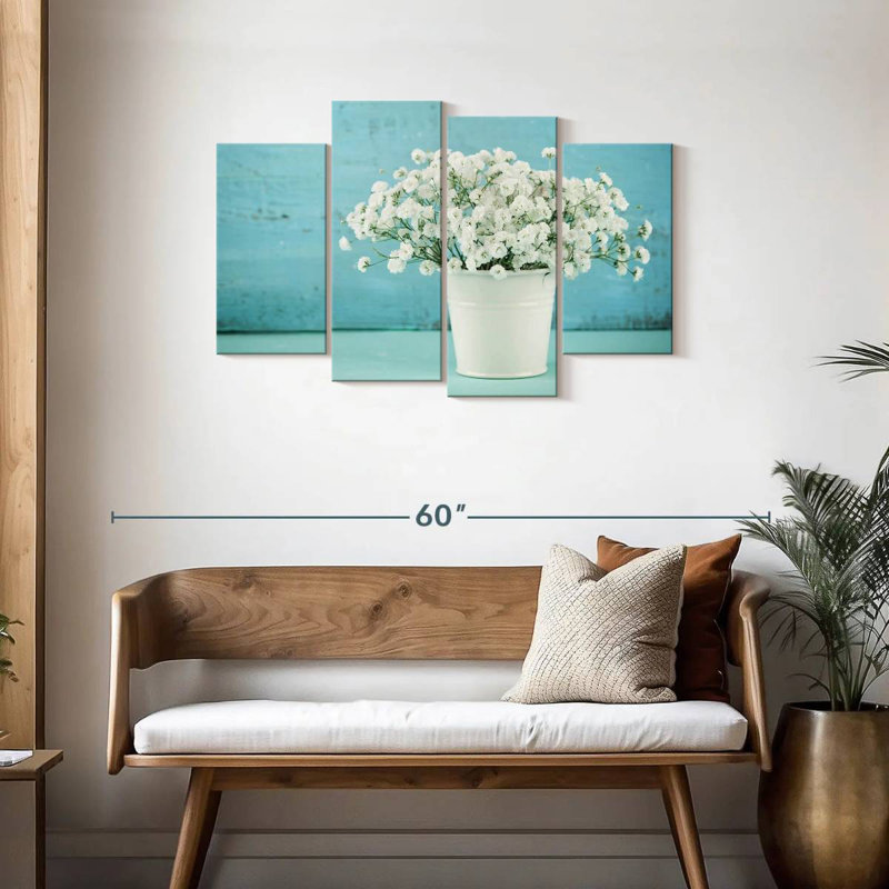 Harnek Gypsophila dans un vase blanc