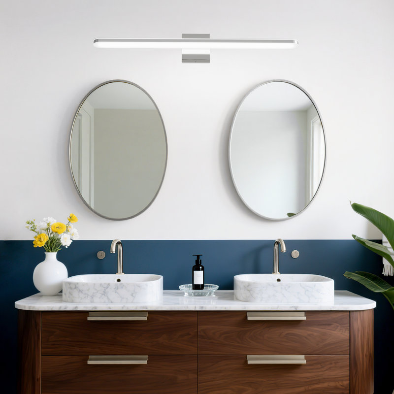  Barre d'éclairage de salle de bain 32 po à DEL à intensité variable, chrome moderne avec abat-jour en acrylique au-dessus d'un miroir pour les espaces de salle de bain, de chambre à coucher ou de meuble-lavabo