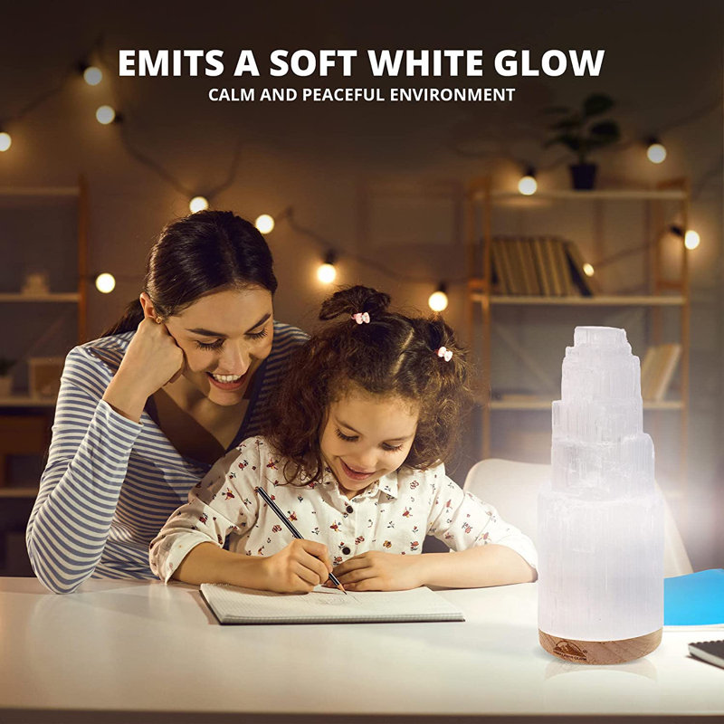 Lampe selenite en cristal SALT 84 de 25 cm de hauteur avec base en bois et USB