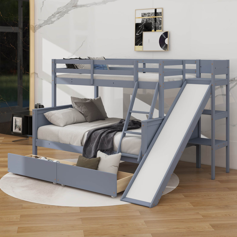 Lit simple superposé au dessus d'un lit double avec rangement de tiroir coulissant et tablettes intégrées, Gris