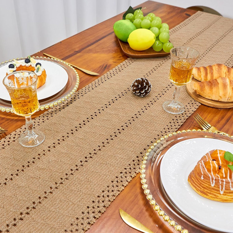 Chemin de table brun en toile de jute avec pampilles - Boho Farmhouse