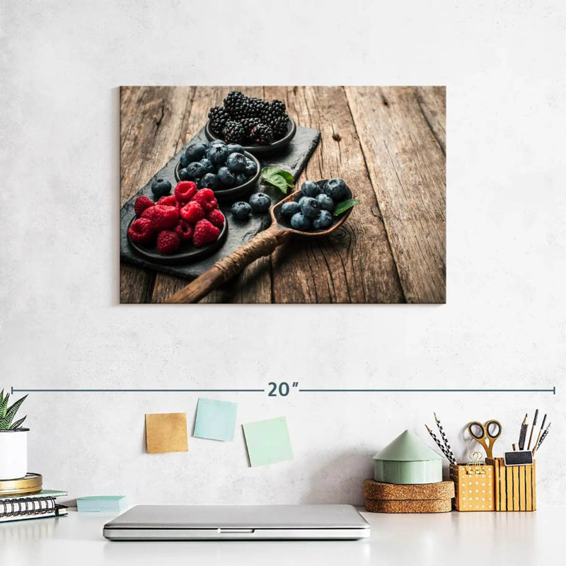 Yarlin Berry Platter, 8" H x 12" W