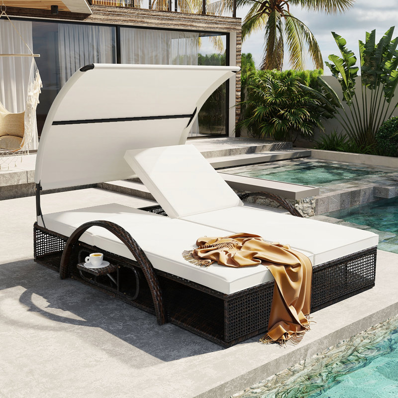 Chaise longue d'extérieur en acier avec dossier réglable, lit double de patio avec table d'appoint cachée et accoudoirs arqués, convient pour la terrasse de la piscine, le jardin et la cour