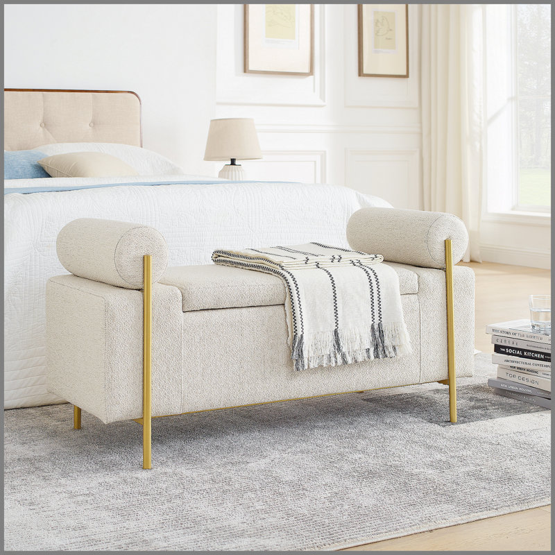 Élégant banc de rangement rembourré en lin avec accoudoirs cylindriques et pieds en fer pour le couloir du salon, beige