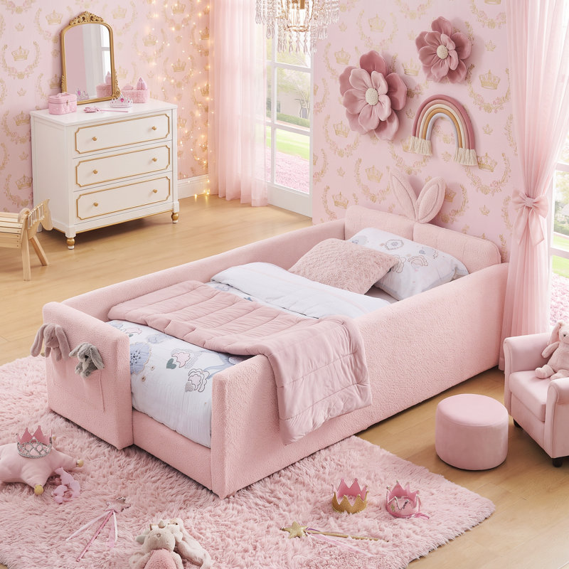 Lit plateforme rose à boucle simple, tête de lit à oreilles de lapin, barrière de sécurité et poche de rangement latérale