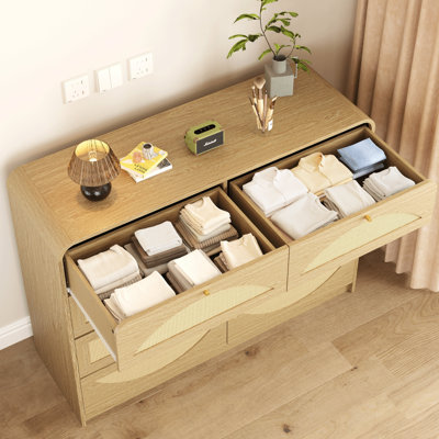 Commode 8 tiroirs avec façade en rotin, commode à panneaux de particules larges, armoire de rangement moderne en bois pour le salon de la chambre à coucher