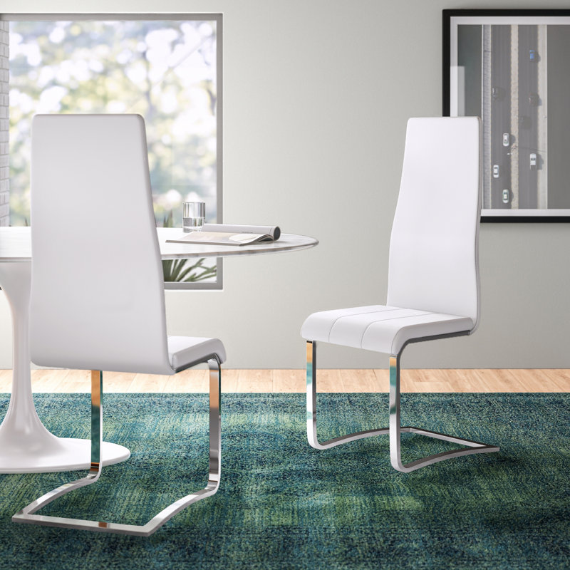 Chaise d'appoint rembourrée Angelisha, Blanc, Chrome