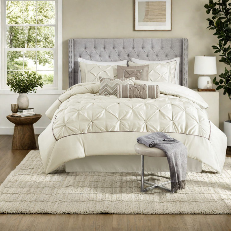 Elegant Tufted Bedding Sets, Polyester Comforter, Ivory Sophistication