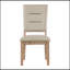 Magnifique ensemble de chaises de salle à manger en bois clair avec finition en chêne clair et siège rembourré beige