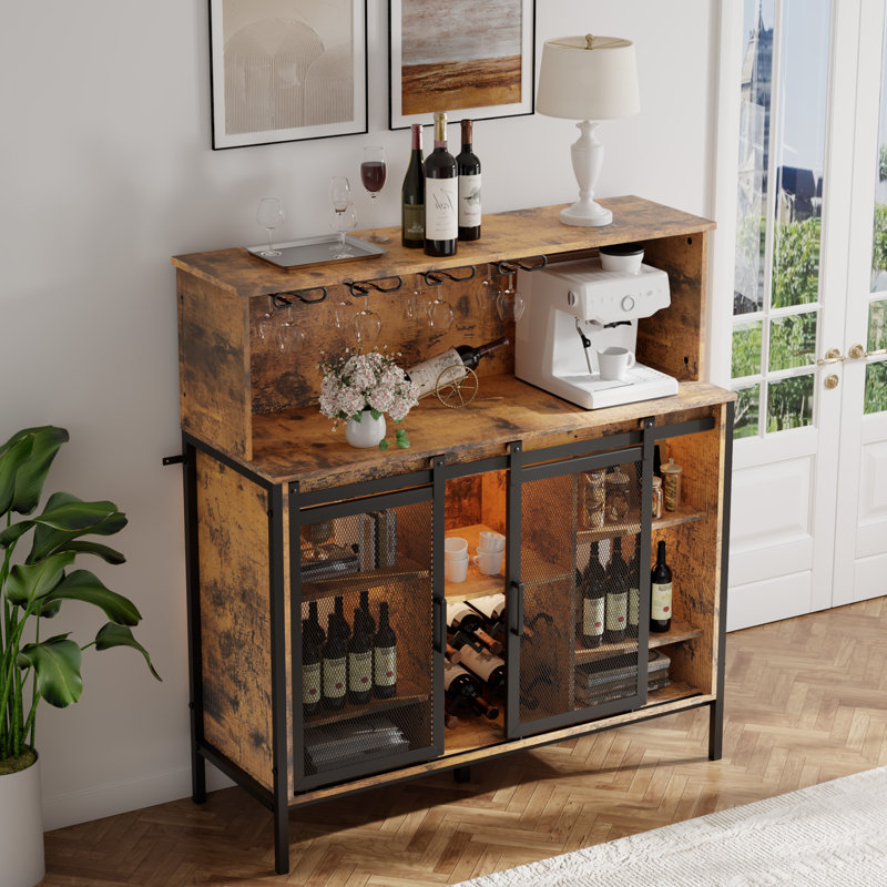 Buffet de 41,5 po de largeur avec portes de grange coulissantes en métal; armoire à vin avec porte-bouteilles; armoire à café avec lumières DEL réglables; armoire à buffet avec tablettes réglables