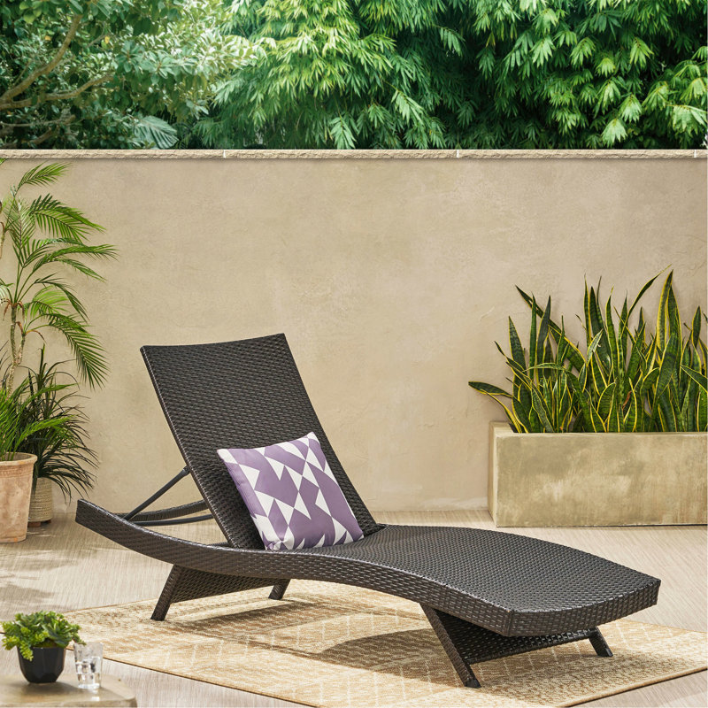 Pe Wicker Chaise Lounge, Brown Multi
