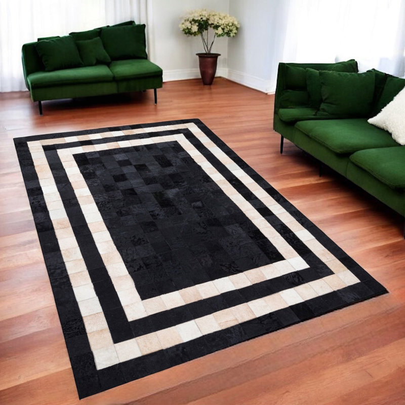 Tapis en peau de vache patchwork avec cadre noir_8,83 x 12 pi, Rectangle 8 pi 10 po x 12 pi