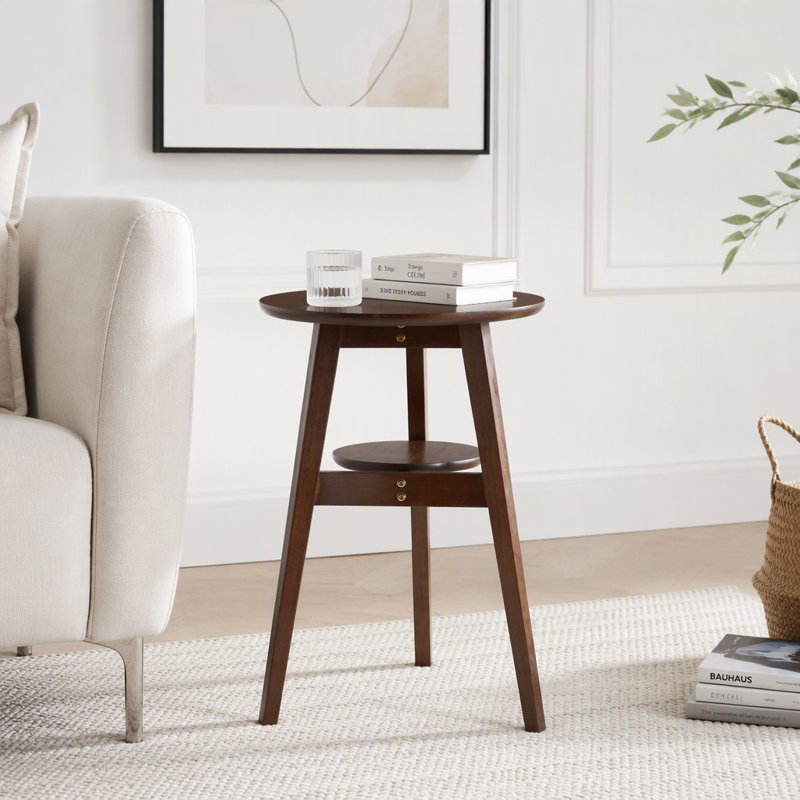 Table d'appoint ronde à deux niveaux en bois massif, de style moderne du milieu du siècle, avec tablette de rangement.