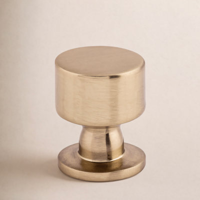 Lily Round Knob