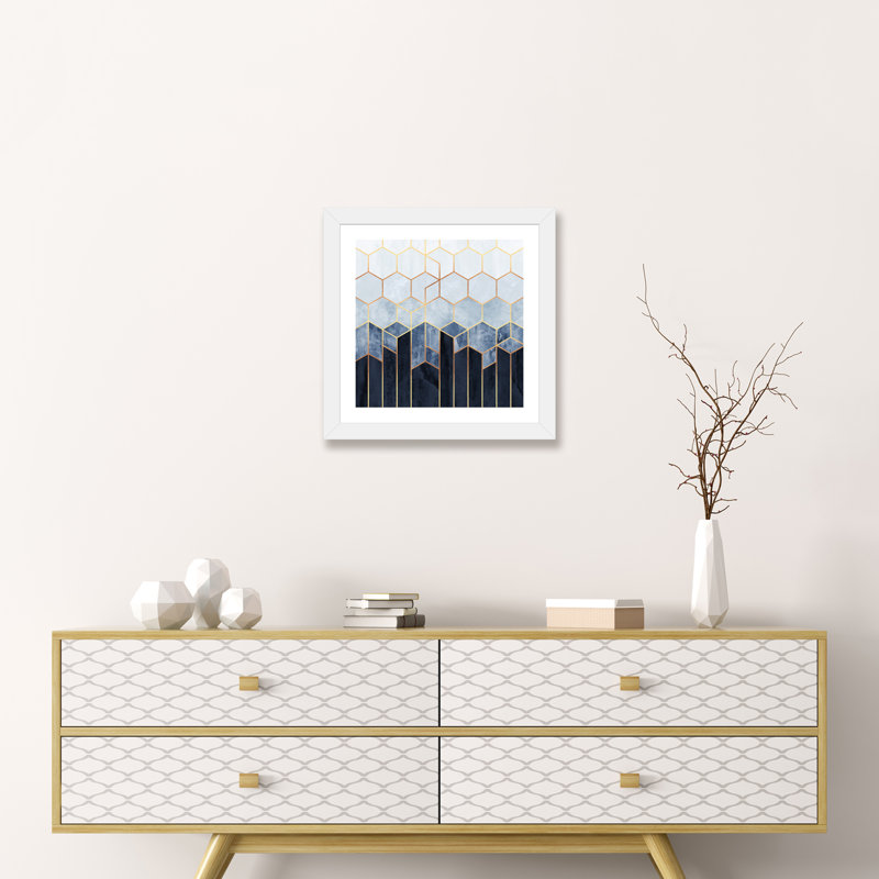 « doux blue hexagones » par elisabeth fredriksson-print, H 24 po x l 24 po x P 1 po, Papier avec cadre blanc