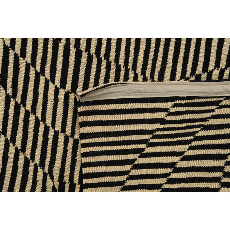 Tapis noir et blanc 5 x 8 Pinkerton