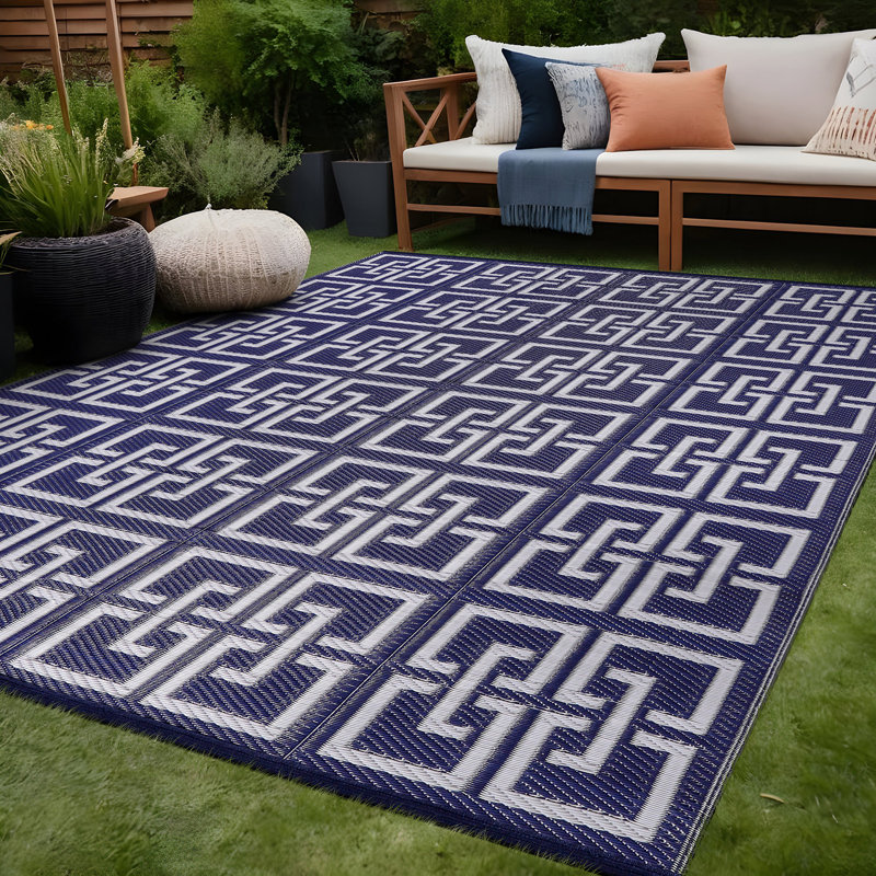 Tapis intérieur / extérieur bleu marine / blanc Aldo, Rectangle 8 pi 2 po x 10 pi