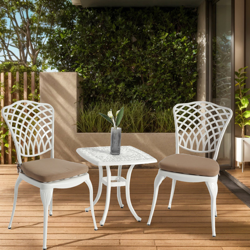 Bistro en fonte d'aluminium 3 pièces - 2 chaises et 1 table avec coussin blanc pour les espaces extérieurs Fabrication facile, facile à assembler et à vivre