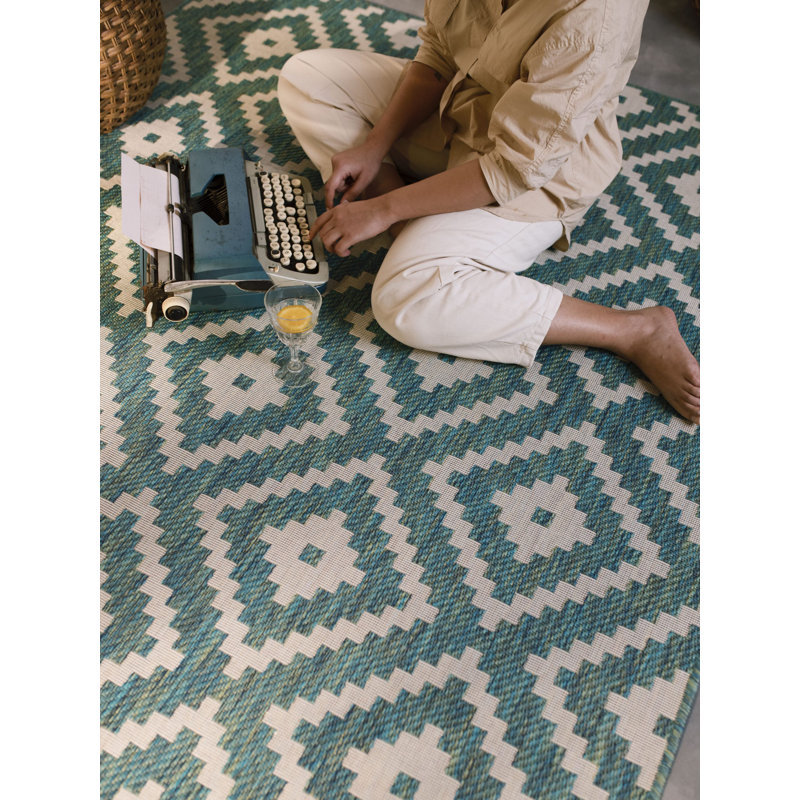 Brackins Indoor / Outdoor Rug, Rectangle 2' x 3'