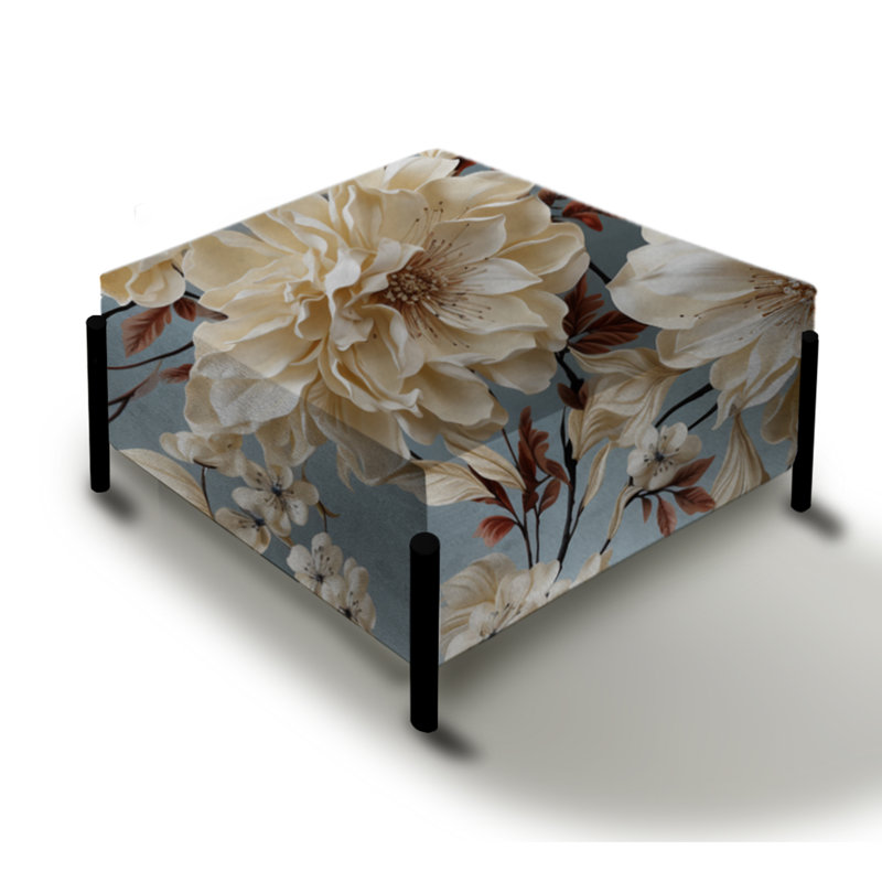 Grand repose-pieds carré blanc avec pivoines blanches délicates