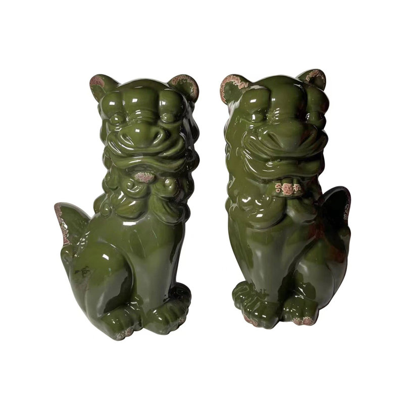 Ensemble de deux sculptures de chien en céramique verte