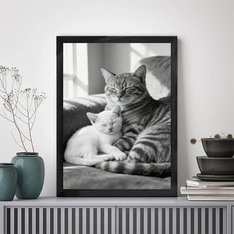 Reproduction d'art encadré noir avec chats rétro blottis ensemble dans une ambiance chaleureuse, H 17 po x l 13 po