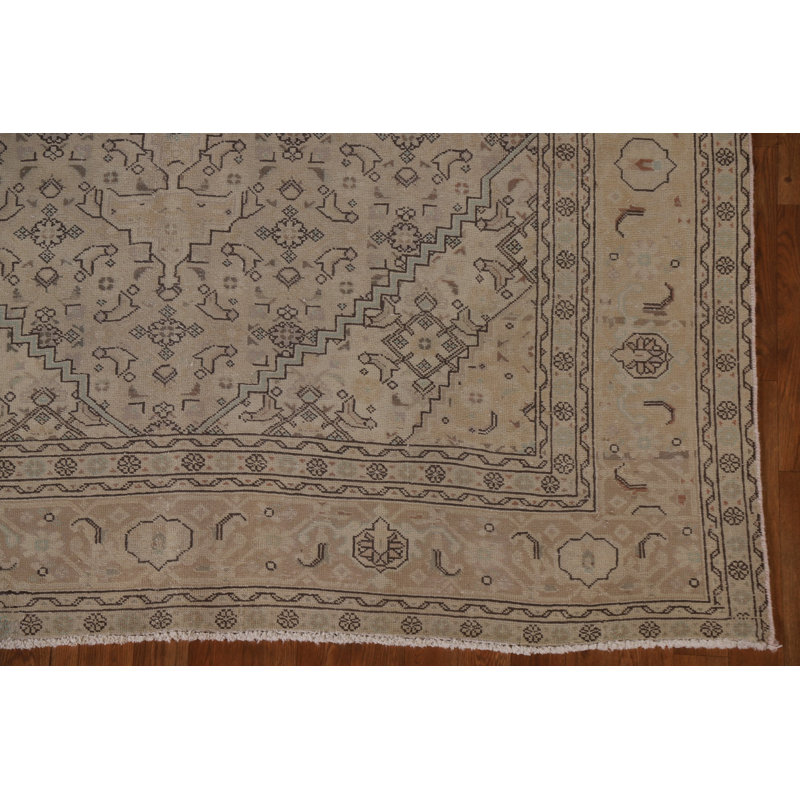 Tapis beige en laine noué à la main de conception unique 6 pi 2 po x 9 pi 6 po années 1960 Caelan