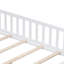 Lit plateforme pleine grandeur avec clôture et porte pour enfants, cadre de lit Montessori avec lattes de soutien pour tout-petits, lit de plancher en bois blanc