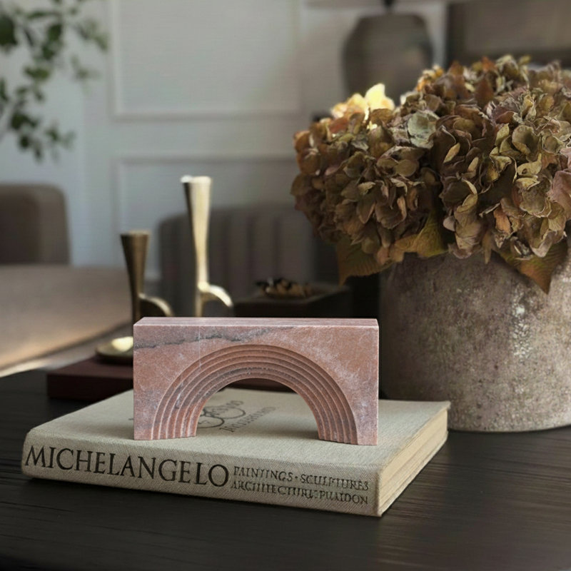 Figurines et sculptures abstraites en marbre Cambre, Rose